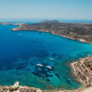 Βίλα Periyiali Konnos, Πρωταράς